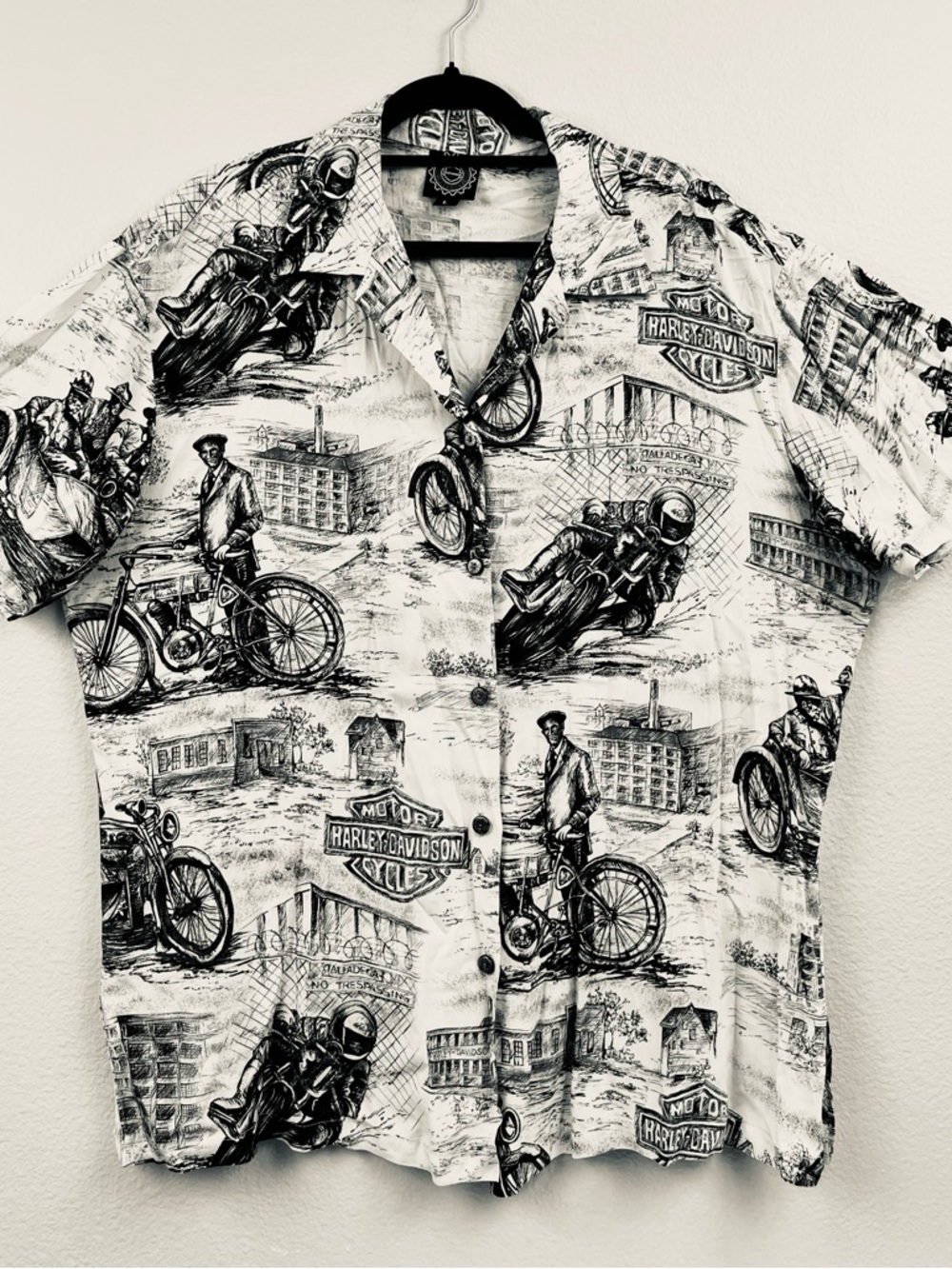 Vintage Harley-Davidson Black/white/tan/cream Illustrated Motorcycle Hawaiian L